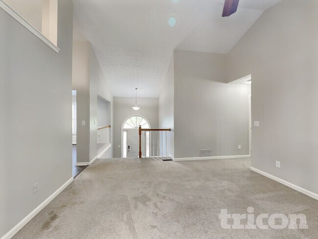 Foto del edificio - 5731 Newnan Cir