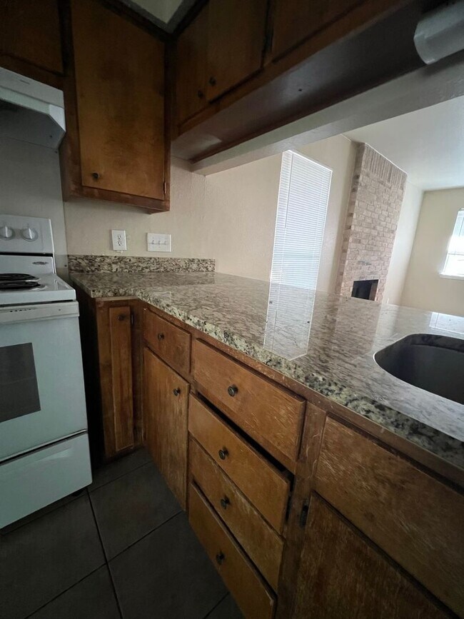 Foto del edificio - Andrews Properties3 (3310 Dunliegh Dr)