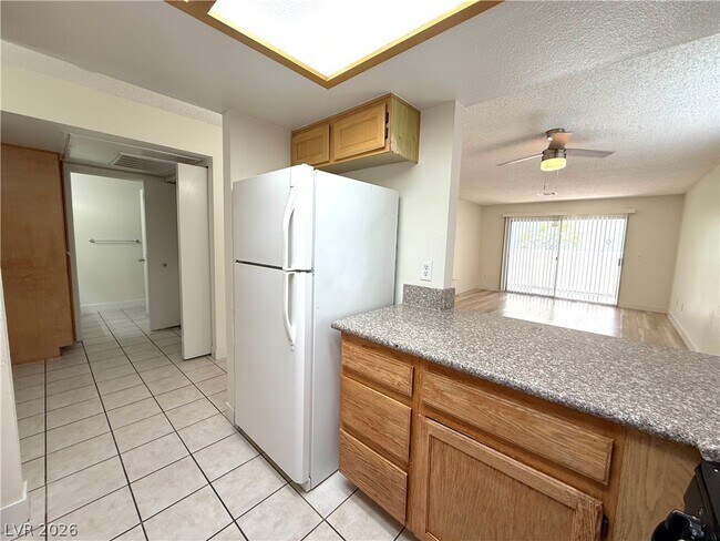 Foto del edificio - 7100 W Pirates Cove Rd
