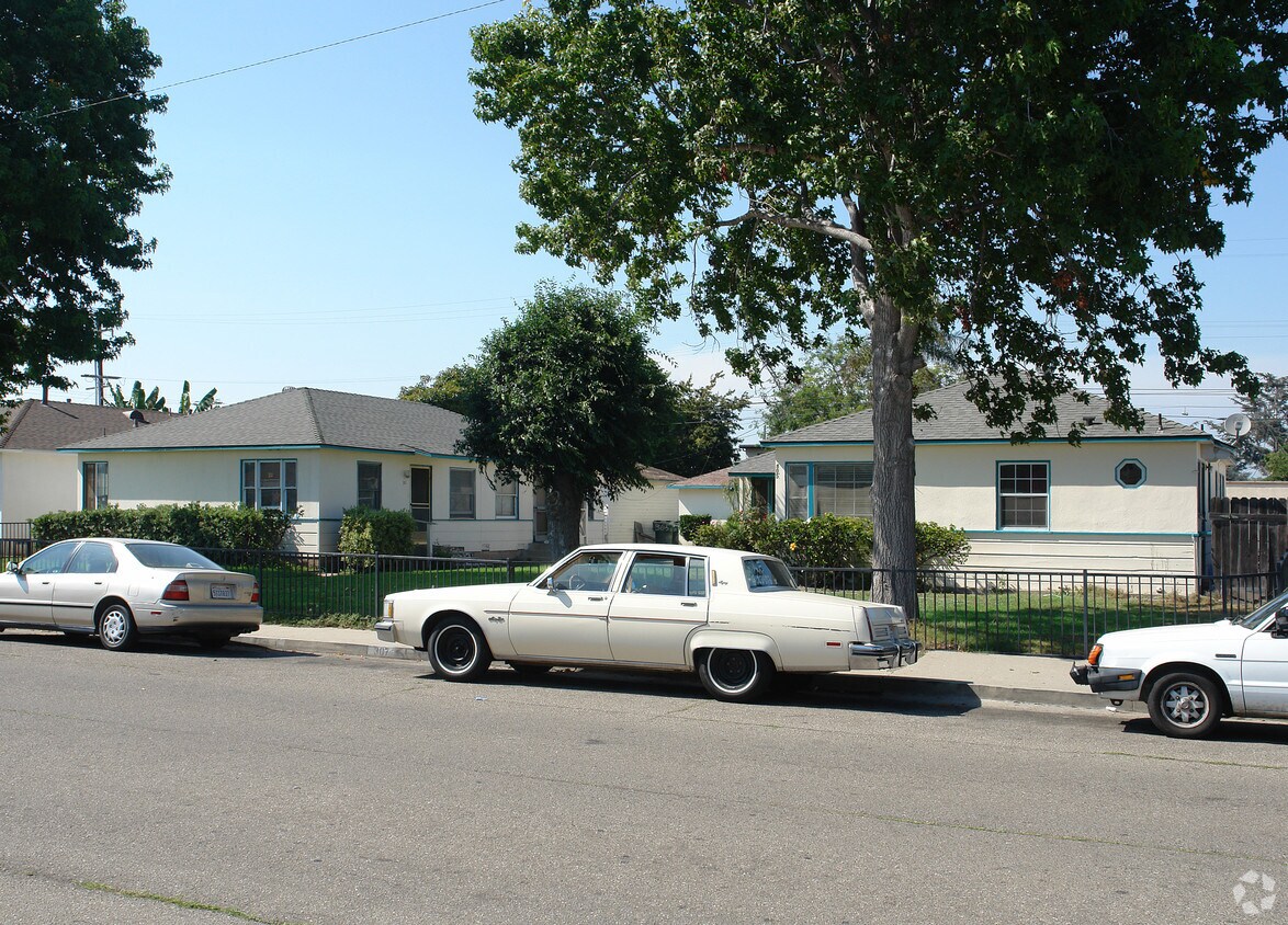 Building Photo - 305-313 W Robert Ave