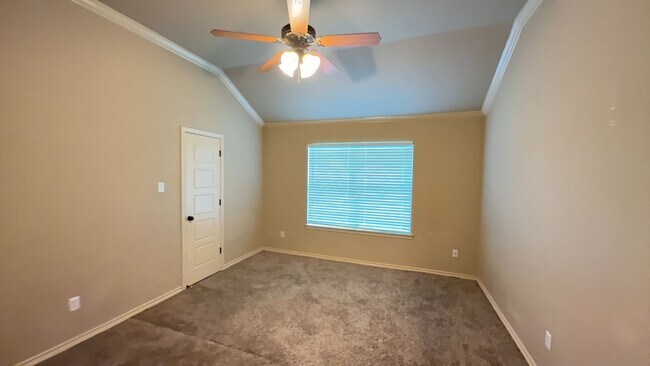 Foto del edificio - 2203 Bachelor Button Blvd
