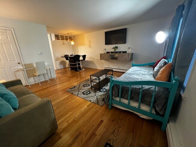 Foto del edificio - 1101 Holiday Ln