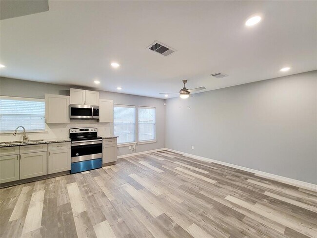 Building Photo - 7204 Sandle St