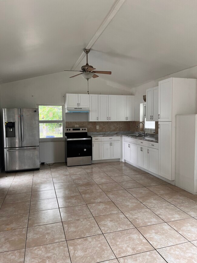 Foto del edificio - 6124 SW 38th St