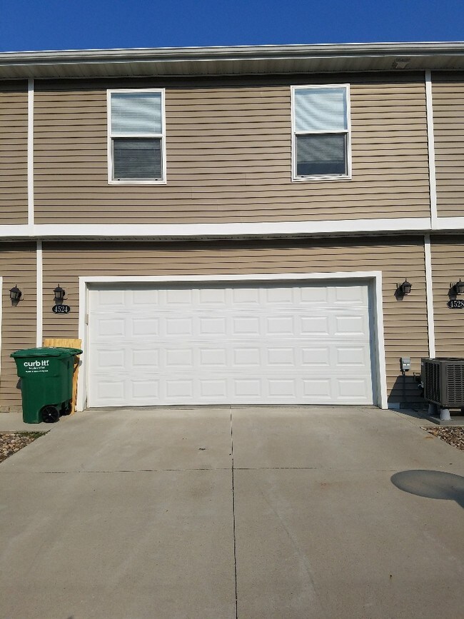 Foto del edificio - Creekside Townhomes