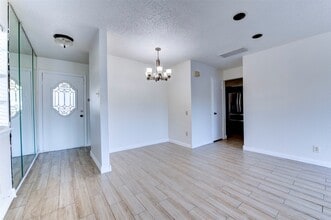 Building Photo - 2137 Casa Rio Cir