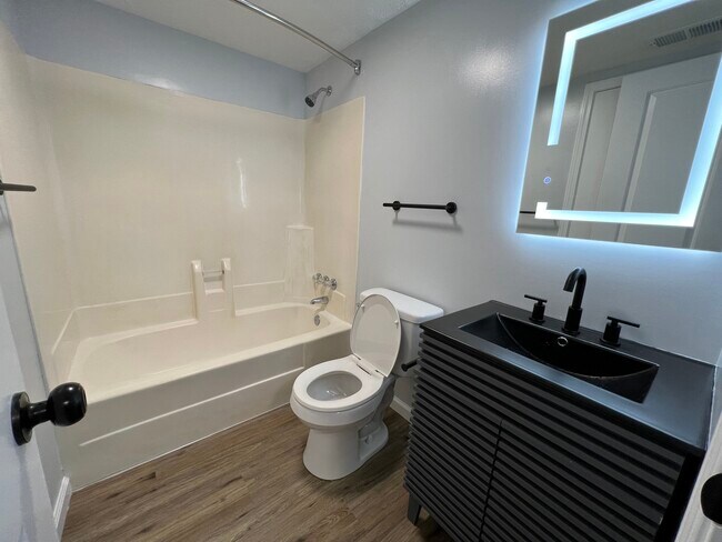 Building Photo - 11 Pine Cone Ct