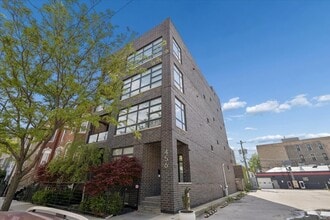 Building Photo - 456 N Carpenter St