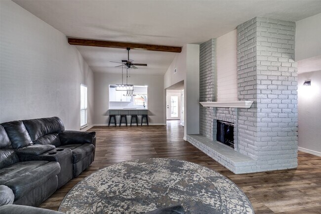 Building Photo - 5096 Thompson Dr