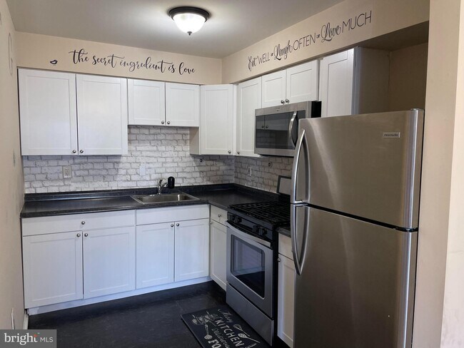 Building Photo - 809 Lindsley Ct