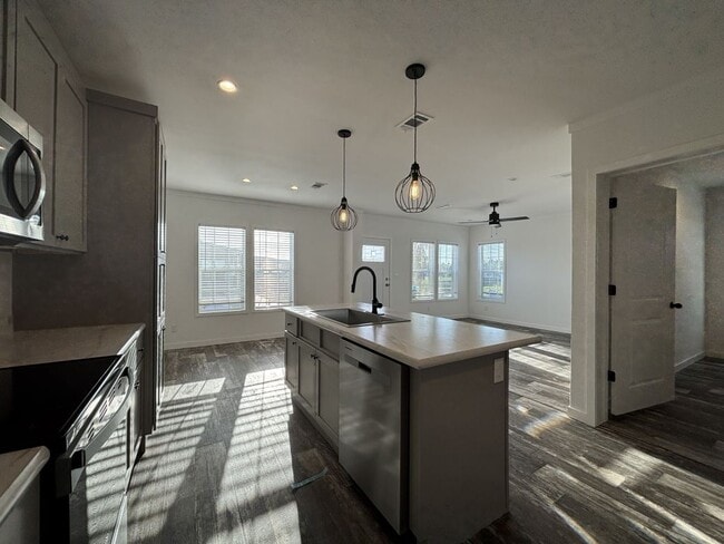Foto del edificio - 5647 Blue Harbor Dr