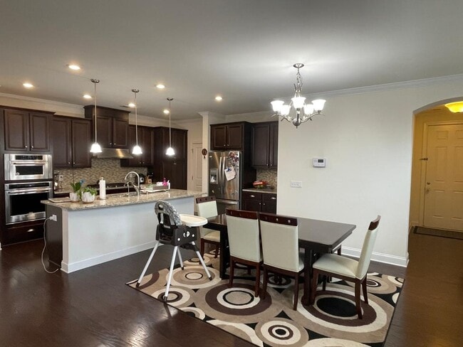 Foto del edificio - 11614 Clems Branch Dr