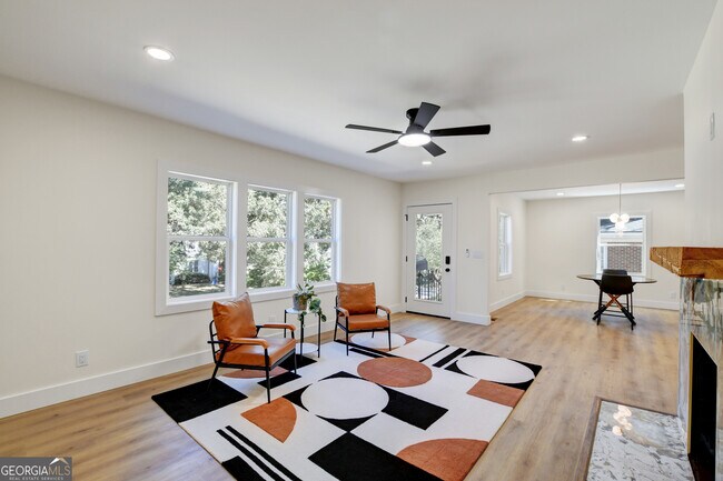 Foto del edificio - 458 Shannon Dr SW