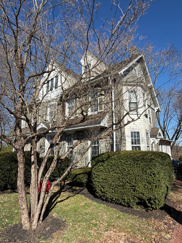 Building Photo - 28 W Main St