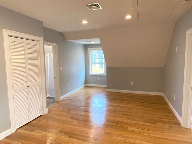 Building Photo - 32 Stedman St