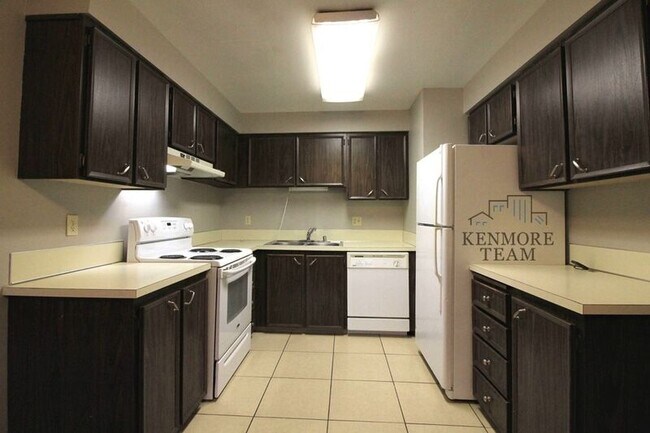 Building Photo - 3121 W Hood Ave