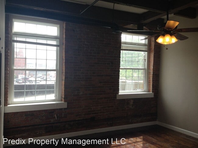 Building Photo - 175 W Gay Ave