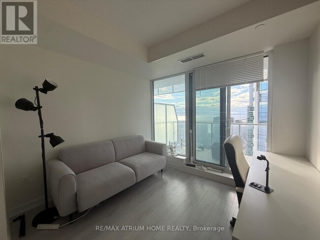 Photo du bâtiment - 28 Freeland St