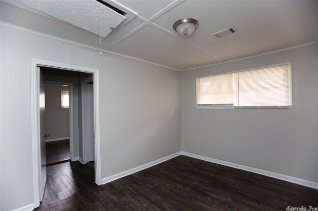 Building Photo - 517 S Maple St