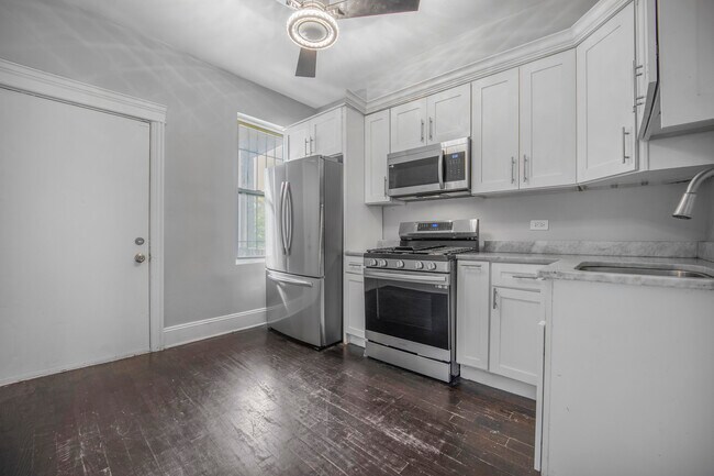 Building Photo - 4810 S Langley Ave