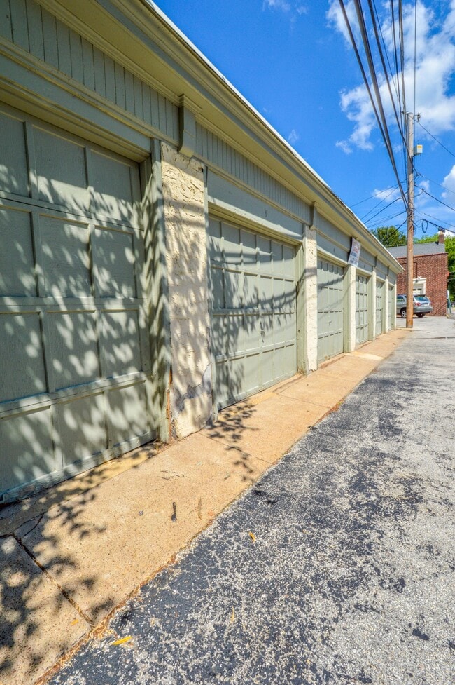 Garages - 402 Berkley Rd