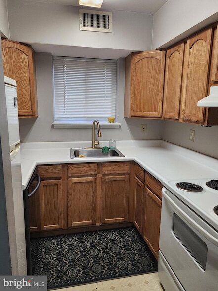 Photo - 8030 00 Ditman Street Unit 6A