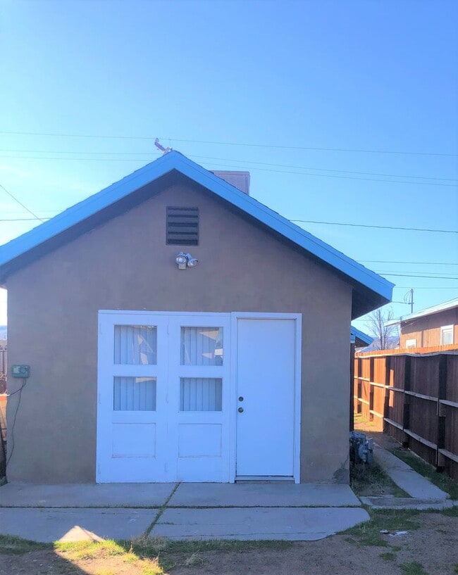 Building Photo - 117 W Robertson Rd