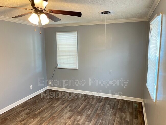 Foto del edificio - 2047 Warren St