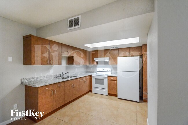 Foto del edificio - 18216 N 24th Dr