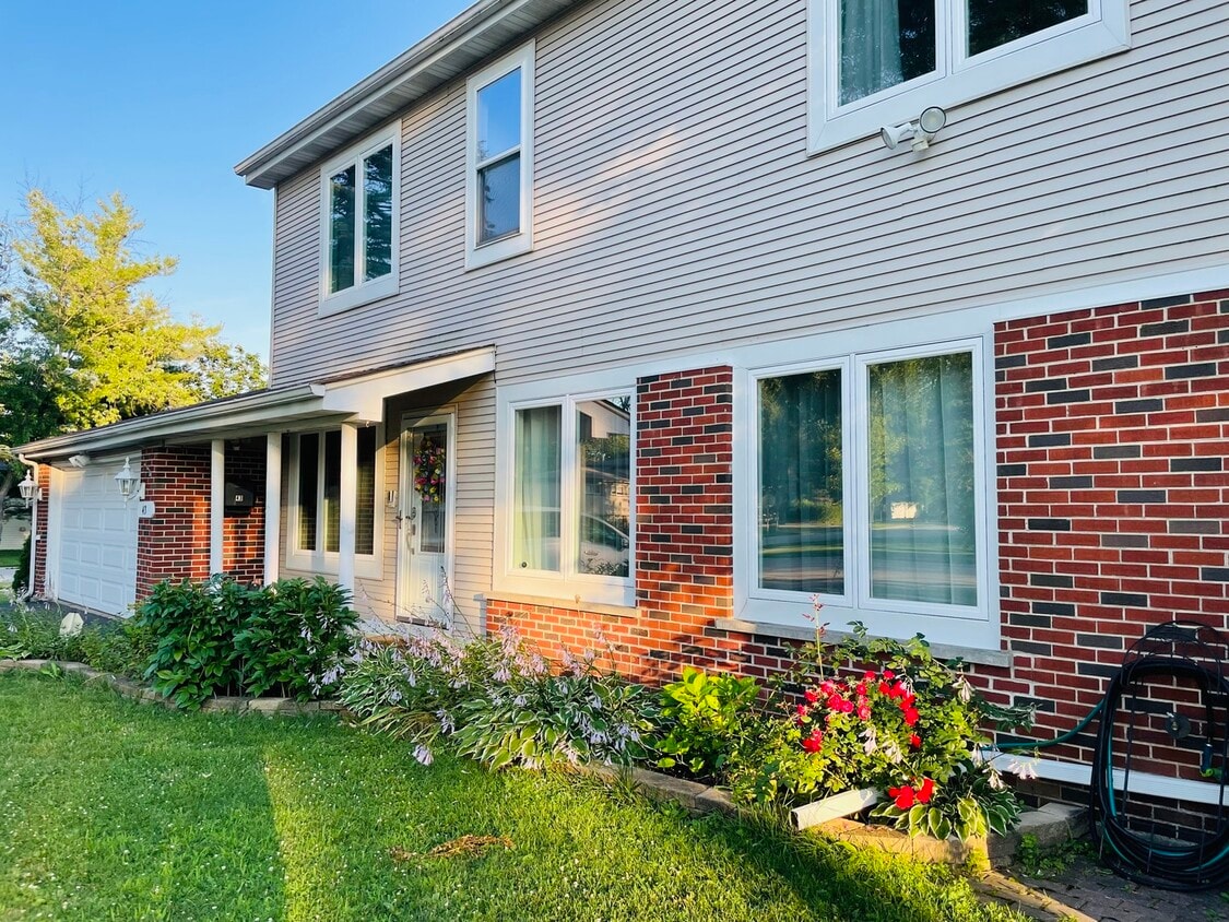 Primary Photo - 43 E Armitage Ave
