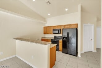 Building Photo - 4623 SW 7th Pl