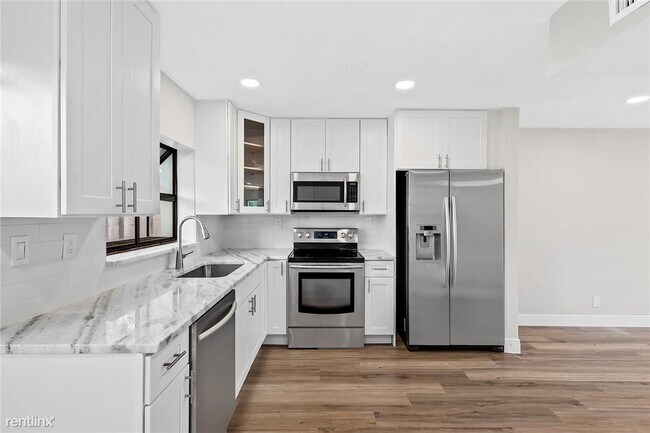 Building Photo - 2 br, 1.5 bath Townhome - 355 City View Dr