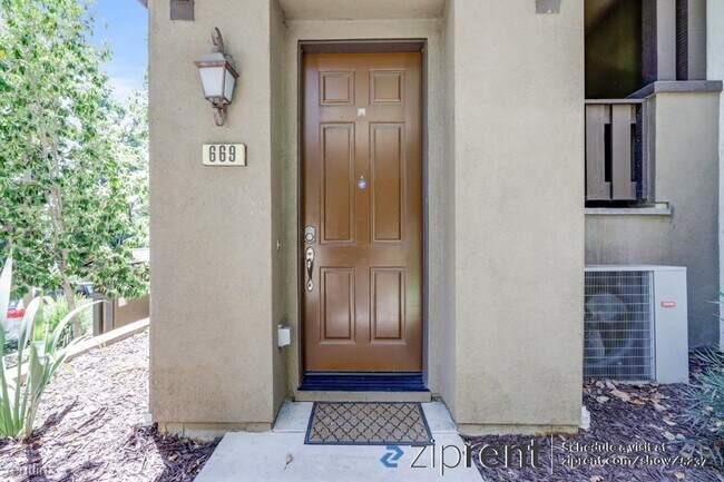 Foto del edificio - 3 br, 2 bath Townhome - 669 Modern Ice Dri...