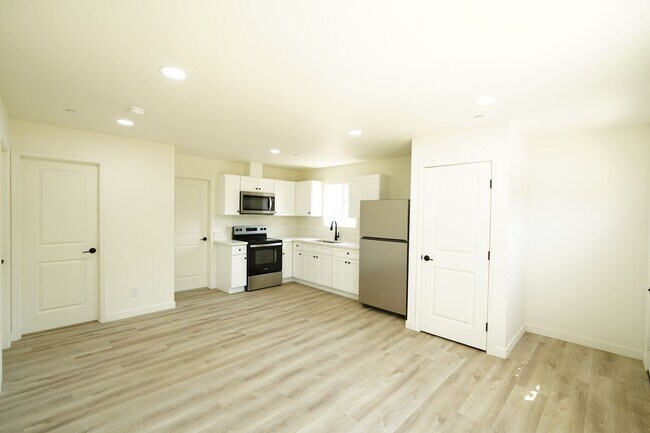 Building Photo - 4805 Charlotte Way