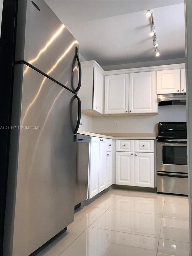 Foto del edificio - 731 N Pine Island Rd