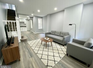 Building Photo - 2134 E Birch St