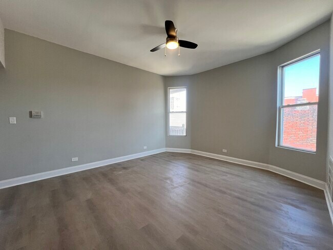 Foto del edificio - 2855 W Belmont Ave