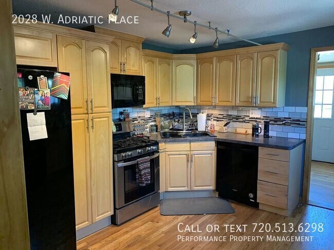 Foto del edificio - 2028 W Adriatic Pl