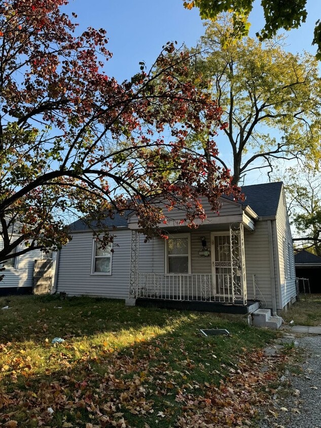 Primary Photo - 2033 N Drexel Ave