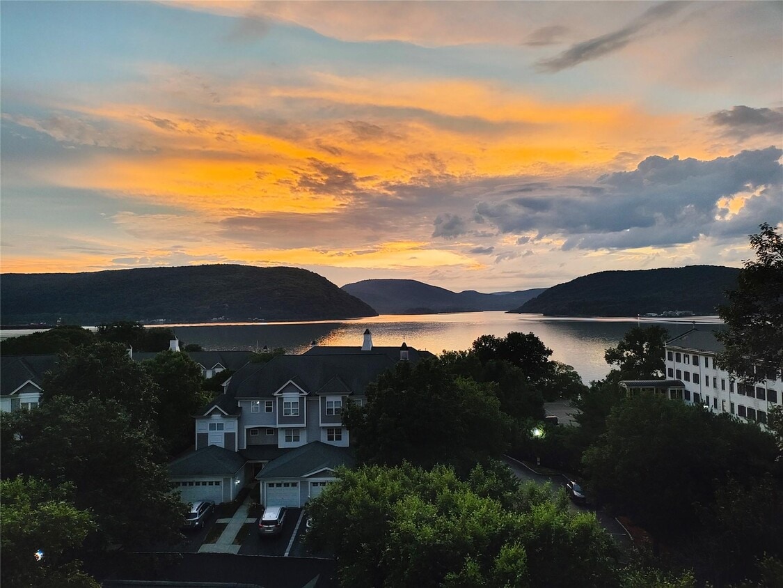 Foto principal - 322 Highridge Ct