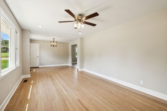 Building Photo - Sango Beauty With Finished Basement!