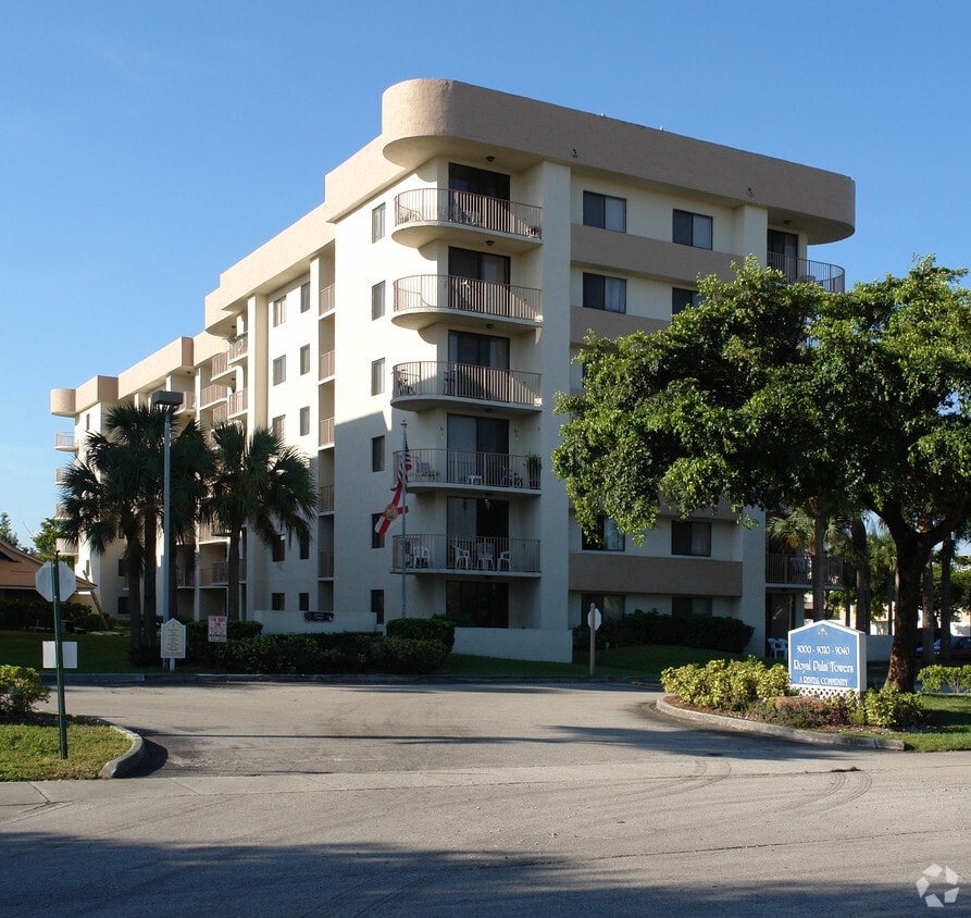 Building - Royal Palm Towers
