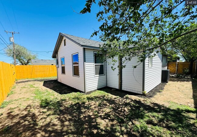 Fully fenced back yard with side area to allow for your picnic table - 807 N Lincoln St