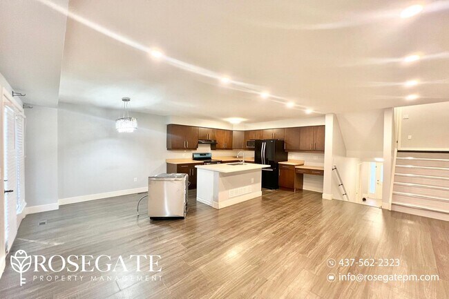 Building Photo - Elegant 4-Bed 2.5-Bath Townhouse with 2,00...