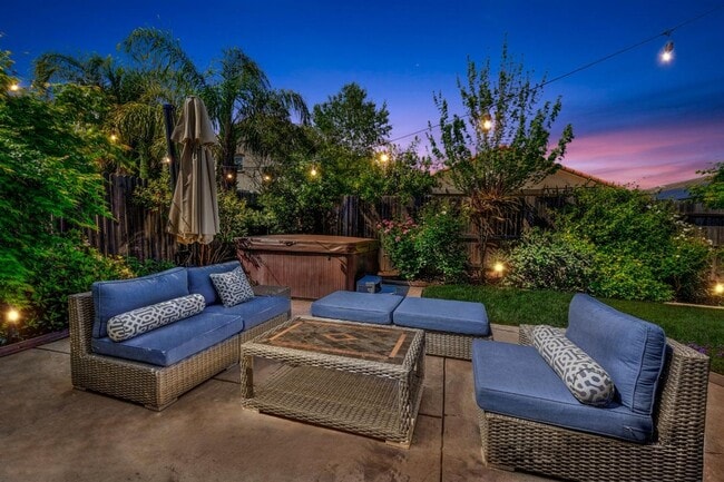 Building Photo - Beautiful SOLAR Home Available in Sunridge...