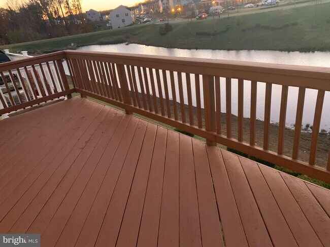 Foto del edificio - 305 Spring Park Ln