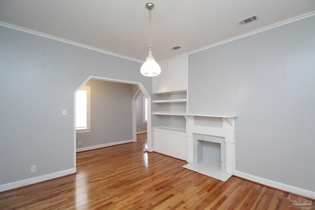 Building Photo - 618 N B St