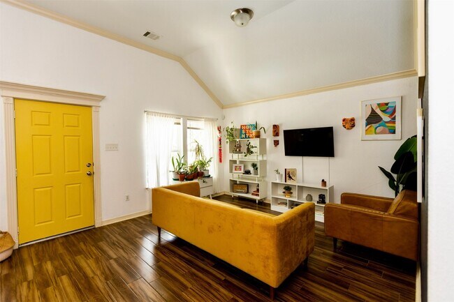 Foto del edificio - 3205 Rosalie St