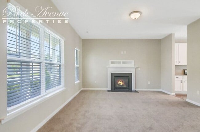 Building Photo - 920 Lakemont Dr