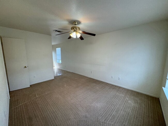 Building Photo - 805 Leifester Cir
